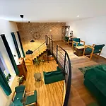 Vandi Space 2 In One דירה